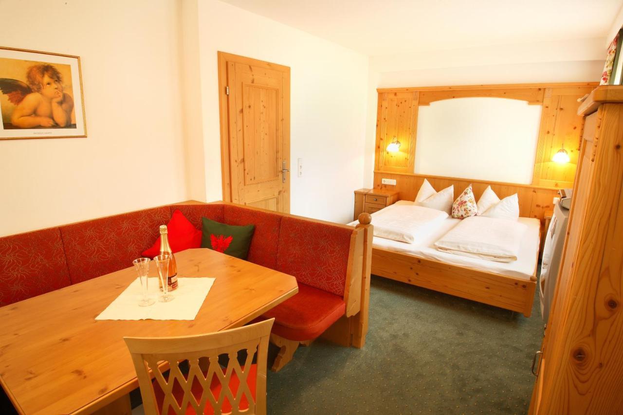 Ferienhof Lackner Ried im Zillertal Zimmer foto